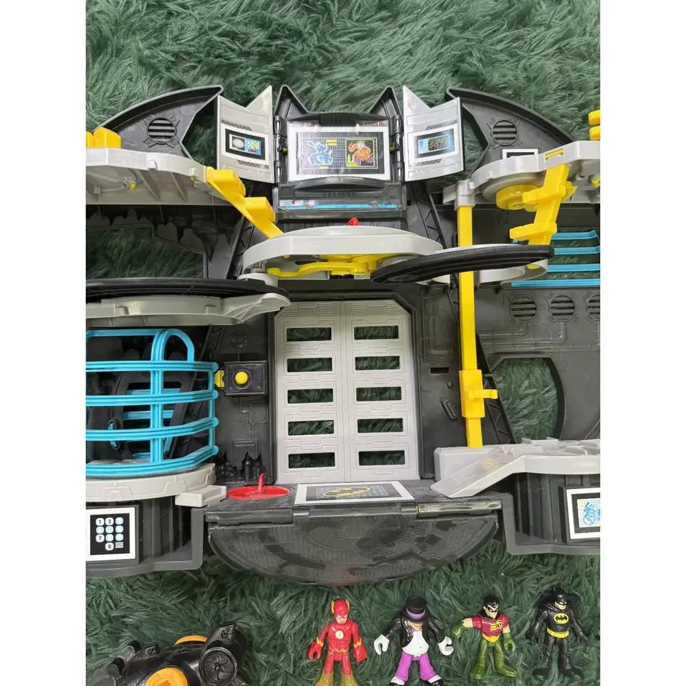 Fisher-Price Imaginext DC Super Friends Batcave Playset & 5 Figures, Penguin Jet